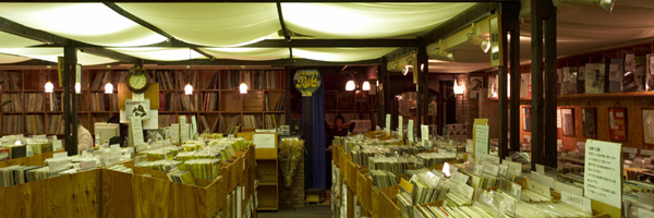 エテルナトレーディング店内風景