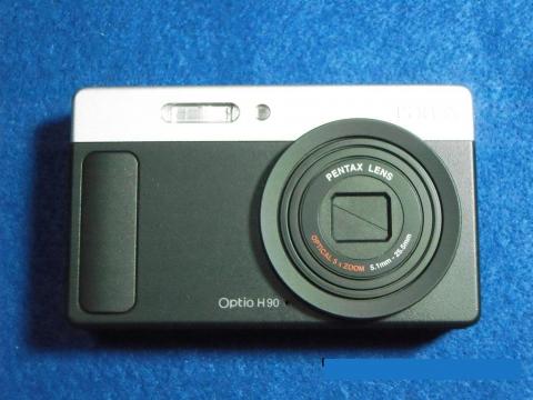 軽い薄い 頂き物のデジカメです - PENTAX デジタルカメラ Optio H90 マットブラック OPTIOH90MBのレビュー