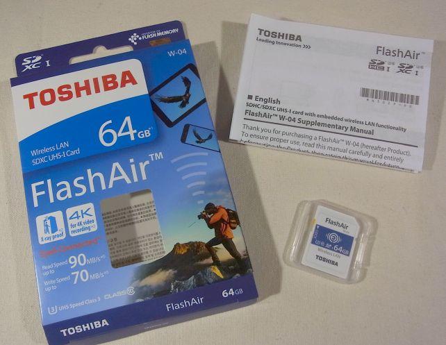 ちなみになぜかFlashAirは国内で正式発売されておらず、手に入るのは並行輸入品