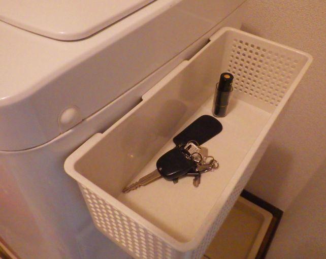 こんな感じで洗濯機トレー上のデッドスペースを利用。