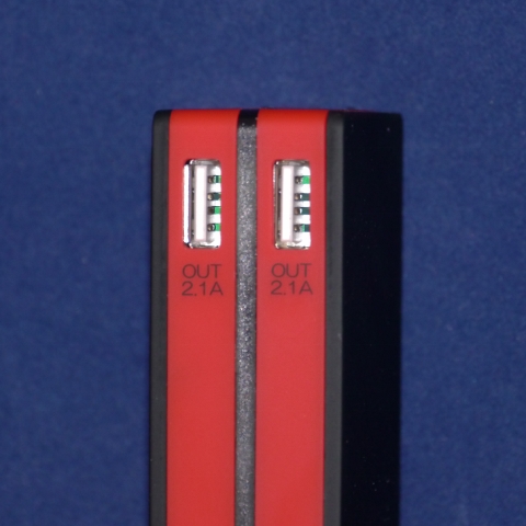 荷物が一つ減るかな justロゴ入 acプラグ内蔵モバイルバッテリー10000 bkのレビュー ジグソー レビューメディア