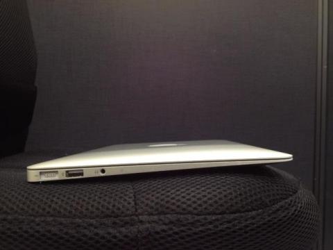 嗜みとして Apple Macbook Air 1 6ghz Core I5 11 6 4g 128g 802 11n Bt Thunderbolt Mc969j Aのレビュー ジグソー レビューメディア