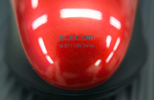 Usbポート不要のbluetoothマウス Macで使えないのが残念 Elecom Bluetooth4 0マウス Blueled 5ボタン レッド M Bt11bbrdのレビュー ジグソー レビューメディア