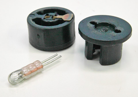 本物とか偽物とかという意識も全く無いままに使用していた懐中電灯です ミニマグライト 2aa風 懐中電灯のレビュー ジグソー レビューメディア