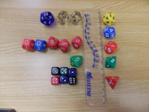 仮想世界に於いての 我が剣 そして鎧 或いは魔法書 オフセの相棒たち 多面体ダイスのレビュー ジグソー レビューメディア