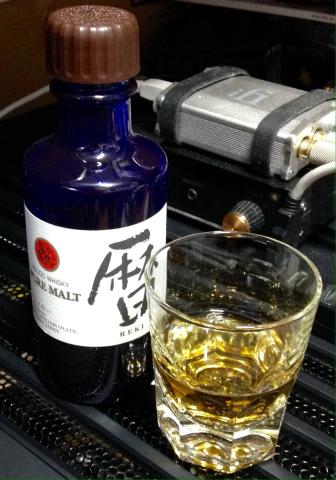泡盛 ラム酒のタンクに囲まれて貯蔵されていた秘蔵の南国ピュアモルトウイスキー 暦 Reki ピュアモルトウィスキー 40 180mlのレビュー ジグソー レビューメディア