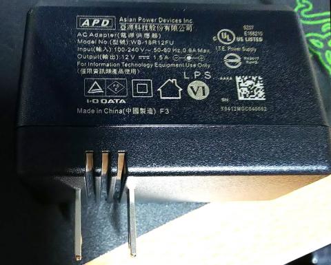 AC電源アダプタにはWDの文字の代わりにIO-DATAと記名されていました。日本国内販売代理店なのでしょう。