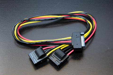 Pcファンを増やすときに プラスアップ Sata15ピンオス 4ピン 大 メス 2 Ppcd10mのレビュー ジグソー レビューメディア