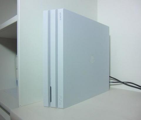 インテリアに合わせてホワイトのproを Playstation 4 Pro グレイシャー ホワイト 1tb Cuh 70bb02 のレビュー ジグソー レビューメディア