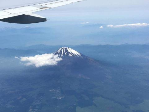 帰国便にて富士山を撮影