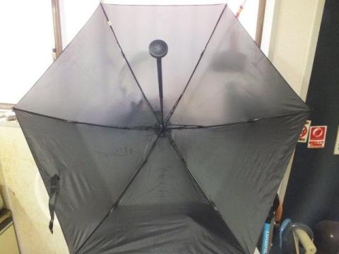 シャフトをカーボン素材への置換で 軽さを強みにした 折り畳み傘 カーボンテクノロジーポータブルアンブレラ 50cmのレビュー ジグソー レビューメディア