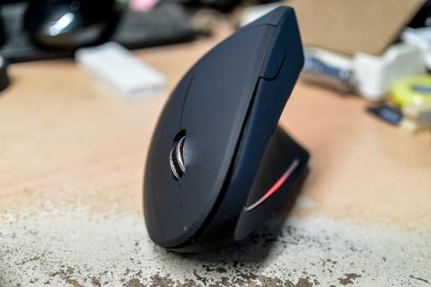 肩こりがひどすぎるのはマウスのせいなのか 2 4g ワイヤレスコンピュータマウス 人間工学垂直光学式コンピュータマウス3調節可能なdpi 800 10 1600レベル6ボタンforラップトップ Pc コンピュータ デスクトップ ノートブック ブラックのレビュー