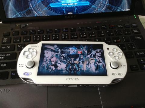 私には珍しい ”白い” VITA - PlayStation Vita (プレイステーション ヴィータ) Wi‐Fiモデル クリスタル