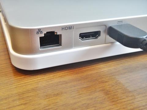 有線LAN端子、HDMI端子