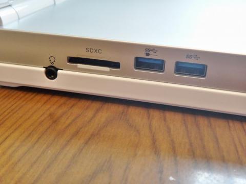 SDカード、USB、イヤホン端子