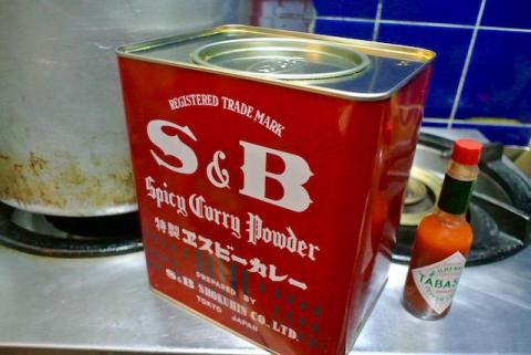 粉 sb カレー 「S＆B 赤缶カレー粉」塩分控えめでもスパイスとハーブの力でしっかり味付け