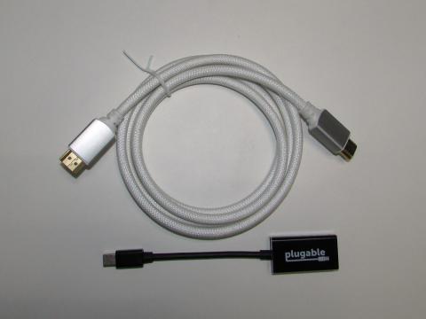 HDMI2.0ケーブルとミニディスプレー