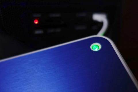 USB3.0動作時はグリーンに点灯