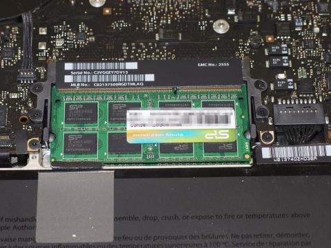 開けたついでにメモリをDDR3 1600MHzの8GB SODIMMを2枚に換装