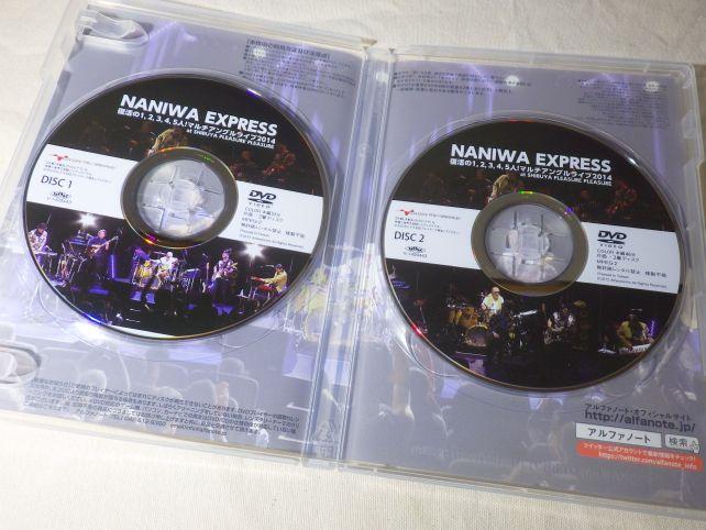 2枚組DVDに100分近いライヴが計6カットで収められる