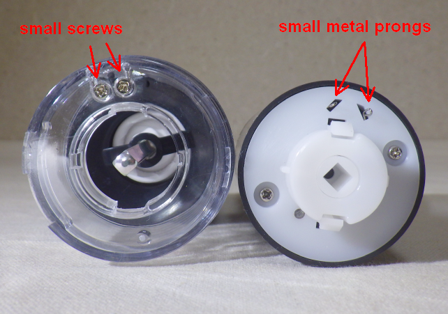 「small screws」と「small metal prongs」はこれ！閉めるときにはここを合わせる。