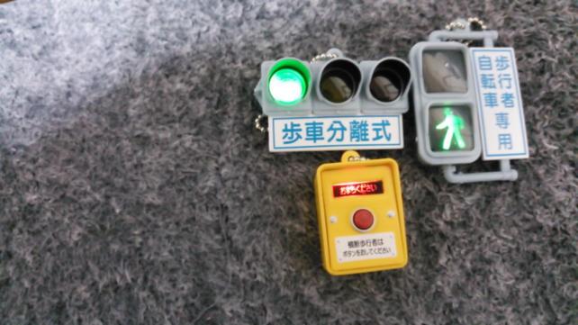 3回目で一番欲しかった奴ゲット 日本信号 ミニチュア灯器コレクション 5 歩行者用押ボタン箱 単品 のレビュー ジグソー レビューメディア