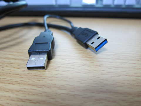USB3.0のほか2.0にも対応したケーブル