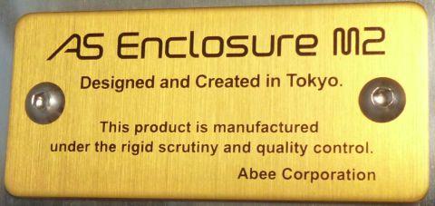 東京企画・製造を誇らしく示すきんいろエンブレムがまぶしい