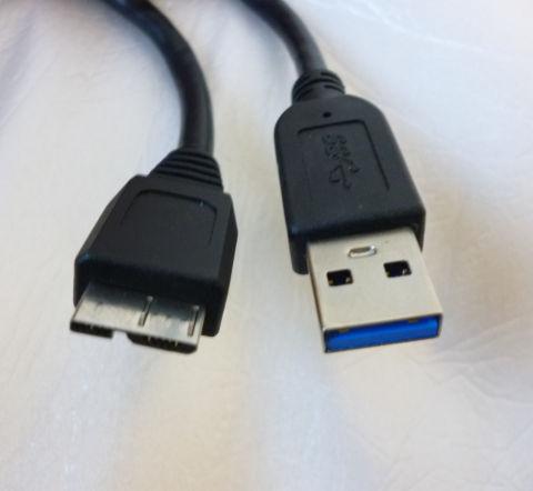 USB3.0 Micro-B Connectorが珍しい．．