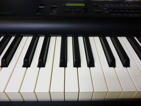 ピアノタッチの厚い鍵盤