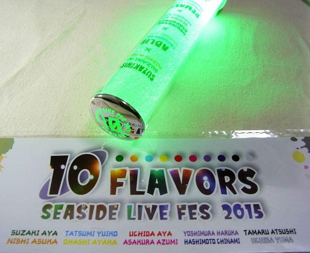 キャップには「SEASIDE LIVE FES 2015 10 FLAVORS」とイベント名が入る