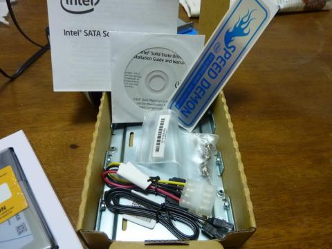 Intel SSD 510 120GBのパッケージ内容