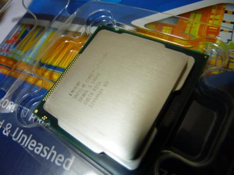 Intel Core i7-2700K プロセッサー