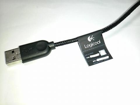 USBコネクターとタグ（シリアルNo.等）