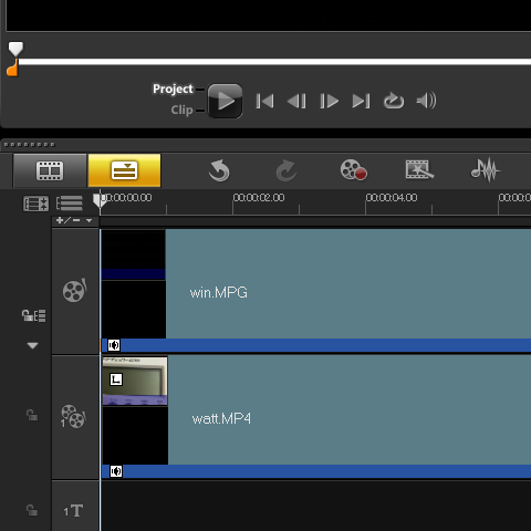 まず、2つの映像データをドラッグアンドドロップもしくは開いて並べます。