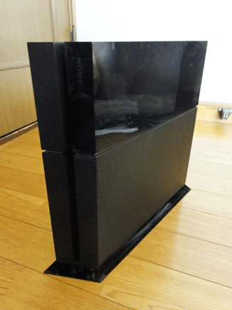 PlayStation 4 専用 縦置きスタンド装着