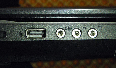 左側　USB2.0とオーディオポート