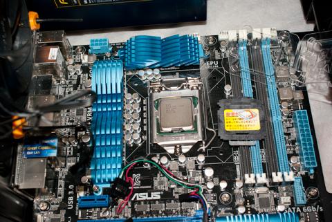 Intel Core i7 2600K 装着完了！
