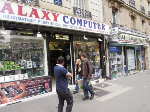 最終日はパリにいたので、メトロで“パリの秋葉原”と呼ばれる場所へ。メトロでの移動と徒歩移動共に、ネット（googleマップなど）なしでは何も出来なかっただろう。実際、帰ってくるギリギリのところでスマートフォンの電池が切れ、ちょっとひやりとさせられた