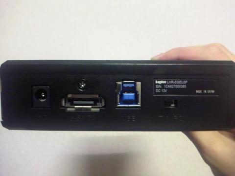 左からACアダプター端子、eSATA、USB3.0Bタイプ