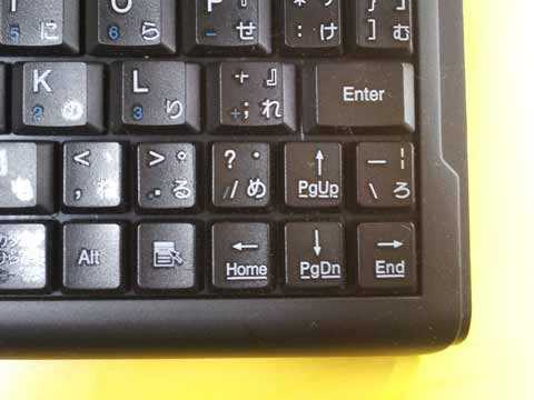 キーボード右下：右側のSHIFTキー、Ctrlキーはない。それに「ろ」キーだけカーソルキーの外側