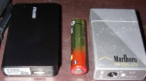いきなりですがサイズ比較。単四電池と比較。