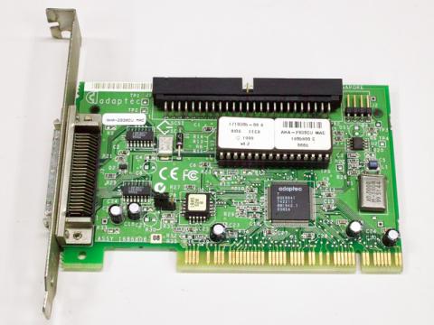 コントロールチップの上にあるのは、オープンファームウェア対応SCSI ROMです。