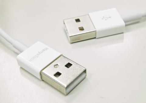 USBコネクターは見た目に大差はありませんでした。