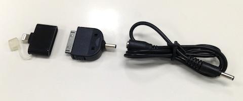 ライトニングコネクタ変換アダプタ（左）を使用して接続。