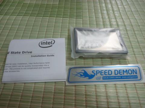Intel SSD 320　内容物