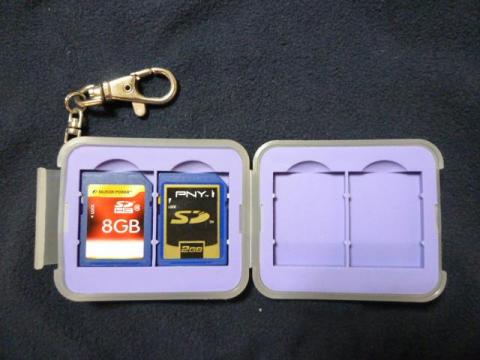 SDカードが4枚収納可能