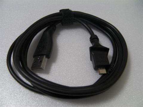 マウス側接続端子はMicro-USB