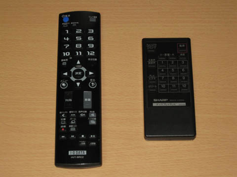 （左：HVTR-BTL付属品、右：CZ-613D付属品）