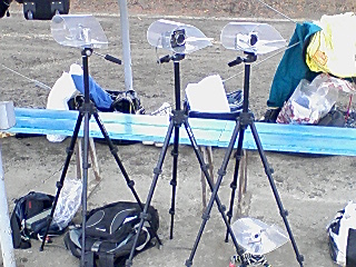 写真3：4個のカメラをセッティング